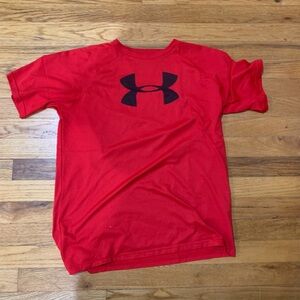 🖤5 for $20- Boy’s Under Armour red t-shirt YXL LOOSE hear gear